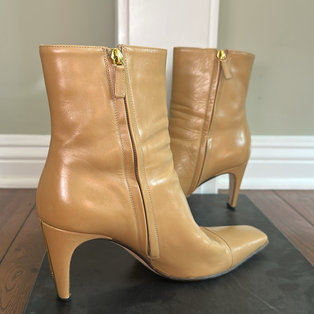 CHANEL VINTAGE BEIGE LEATHER GOLD
TONE CC LOGO ZIP ANKLE BOOTS
 (8.5/39) - Picture 7 of 11